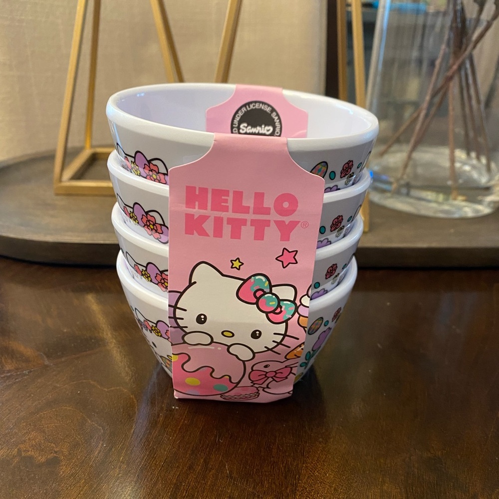 Hello Kitty 4-piece Easter Snack Bowls (New in package)